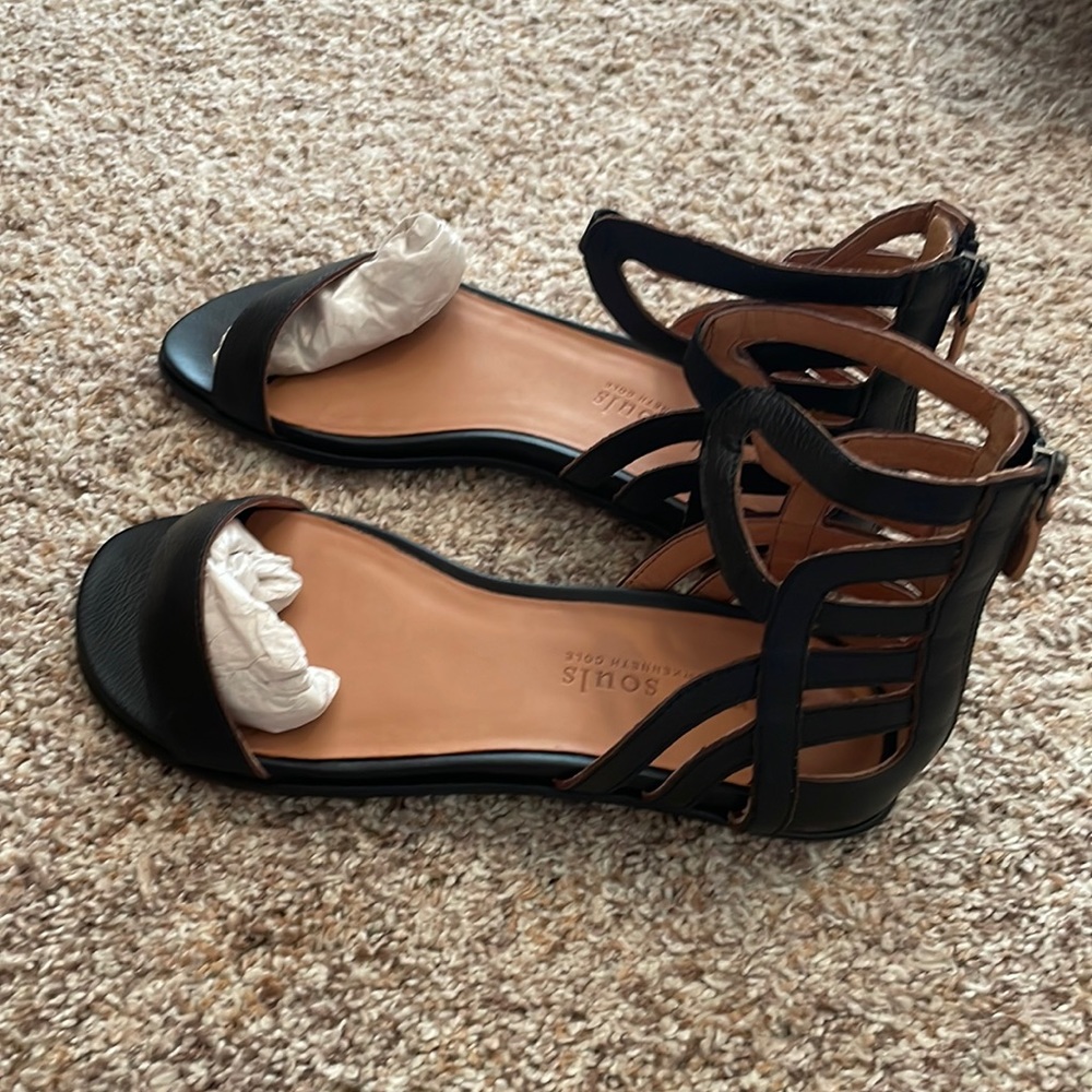 Gentle Souls black sandals size 8M new in box